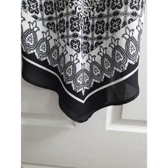 Iz Byer Womans Handkerchief Hem Camisole Tank Top Black /White Small - Picture 5 of 6